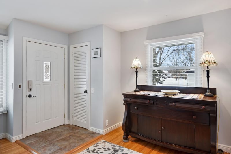 3623 Leroy St, Deephaven, MN 55391