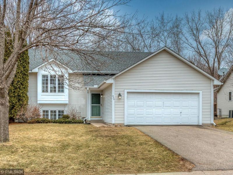 535 Eagle Ridge Rd, Woodbury, MN 55125