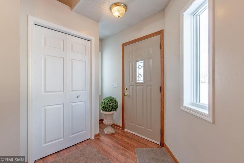105 Woodridge Dr, Cannon Falls, MN 55009