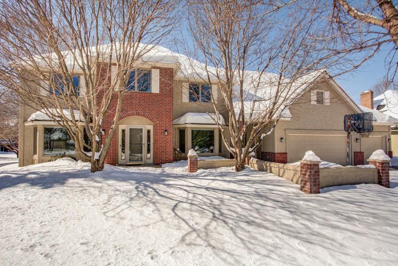 5947 Ridge Creek Rd, Shoreview, MN 55126