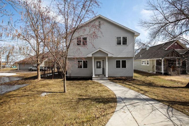 691 N Shore Dr, Forest Lake, MN 55025