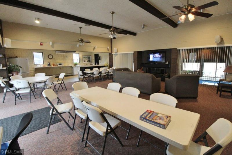 2800 Hamline Ave N #129, Roseville, MN 55113
