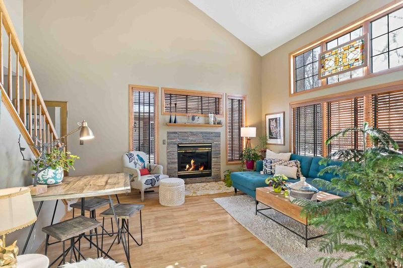 2056 Holloway Ave E, Maplewood, MN 55109