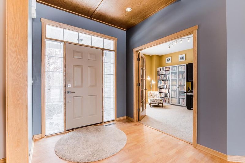 2844 White Eagle Dr, Woodbury, MN 55129