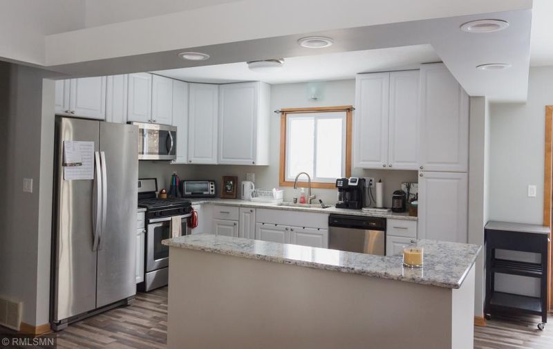 1427 Valley View Rd, Chaska, MN 55318