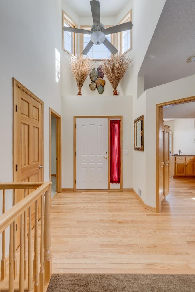10472 Eagle Pointe Trl, Woodbury, MN 55129