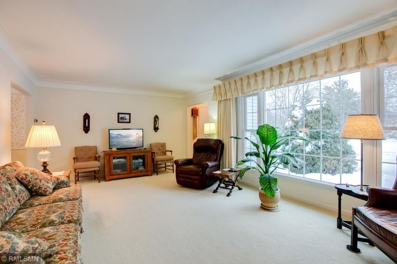 3220 Coggins Ln, Minnetonka, MN 55305