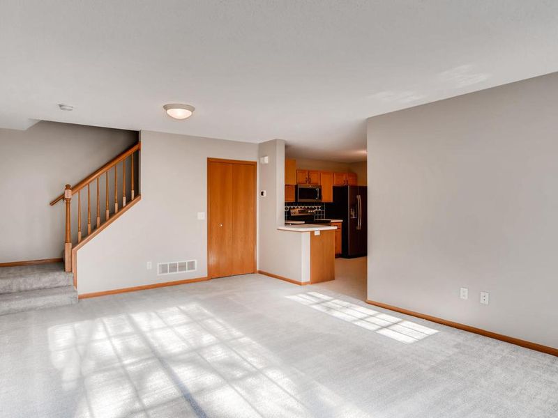 463 Leeward Trl #183, Woodbury, MN 55129