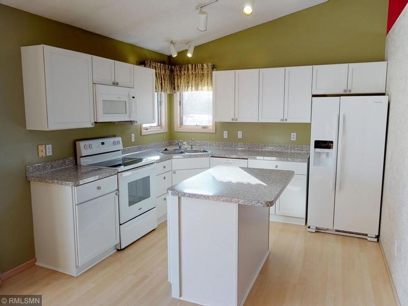 6001 91st Trl N, Brooklyn Park, MN 55443