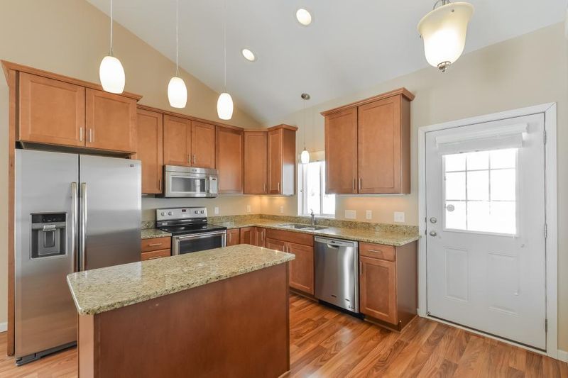 4204 Rymark Ct, Shakopee, MN 55379
