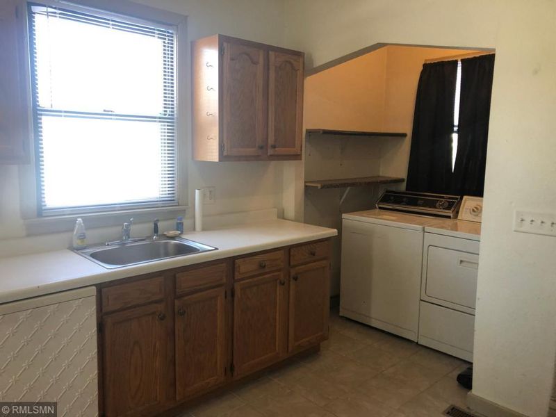 612 1st Ave E, Cambridge, MN 55008