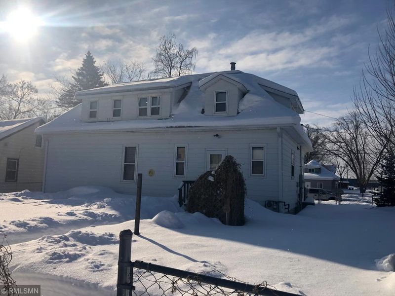 612 1st Ave E, Cambridge, MN 55008