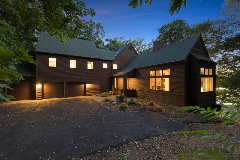7570 Dogwood Rd, Excelsior, MN 55331