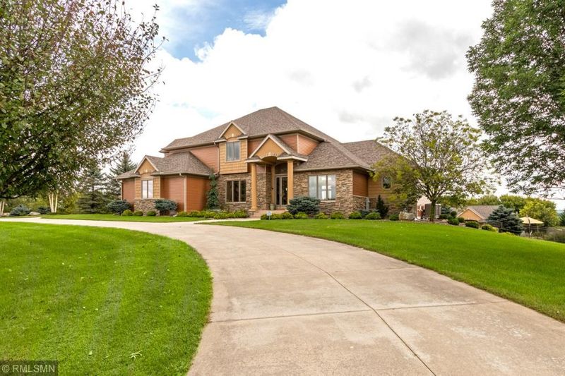 8770 Fitzpatrick Ln NW, Rochester, MN 55901
