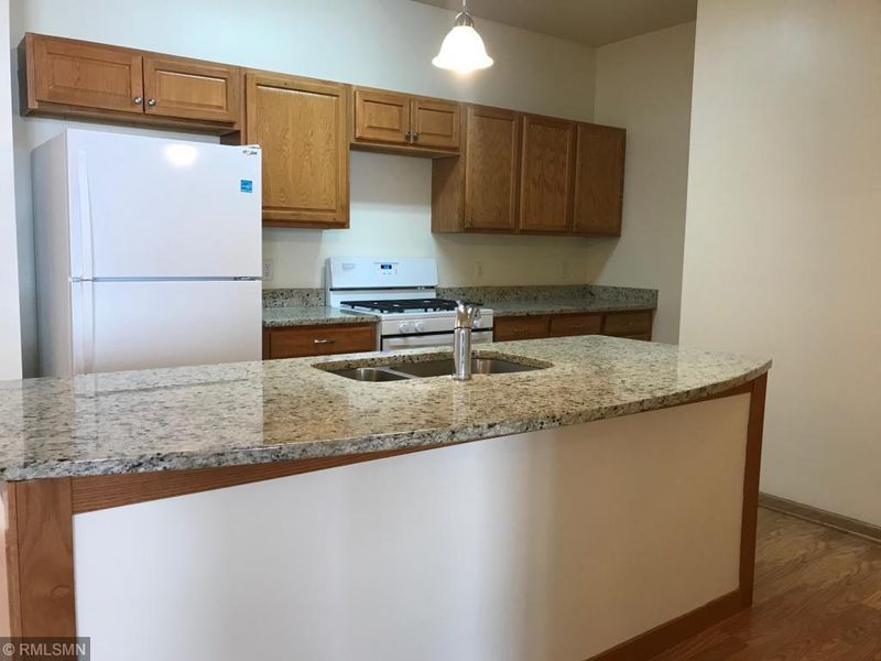 3313 Hazel Trl #B, Woodbury, MN 55129