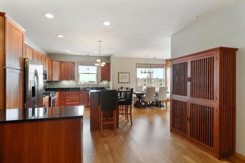 301 Oak Grove St #511, Minneapolis, MN 55403