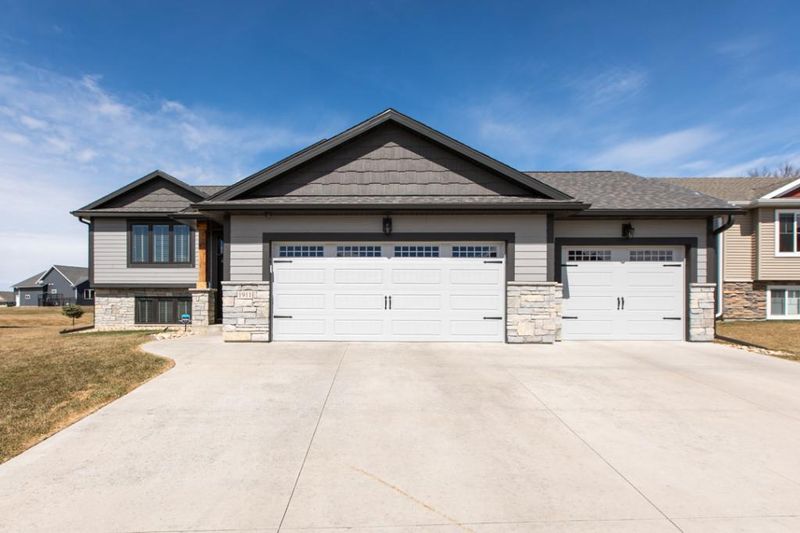 1911 Esther Ln SW, Rochester, MN 55902