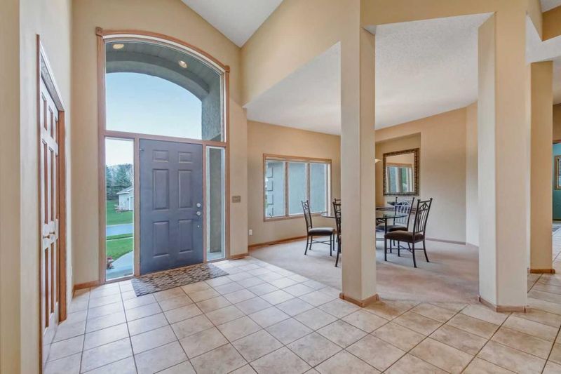 1097 Falls Curve, Chaska, MN 55318