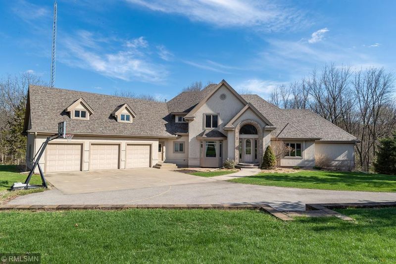 62 River Bluffs Ln NW, Rochester, MN 55901
