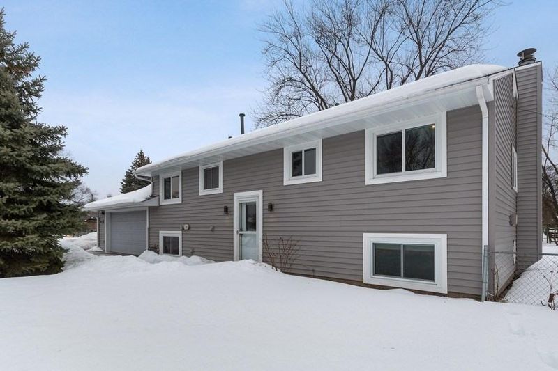 2017 Laramie Trl, Brooklyn Park, MN 55444