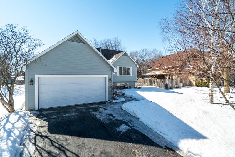 89 Castle Ridge Ct, Chanhassen, MN 55317