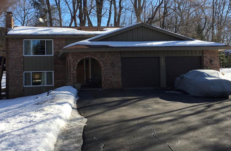 2868 Casco Point Rd, Wayzata, MN 55391