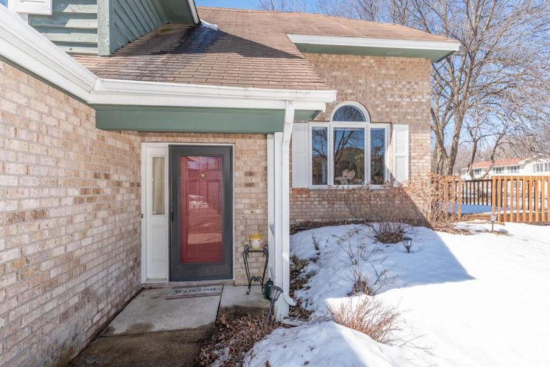 18755 Clear View Dr, Minnetonka, MN 55345