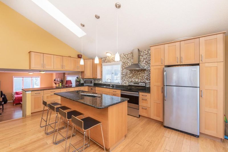 18755 Clear View Dr, Minnetonka, MN 55345