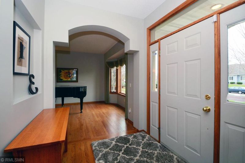 3755 Smithfield Curve, Woodbury, MN 55129