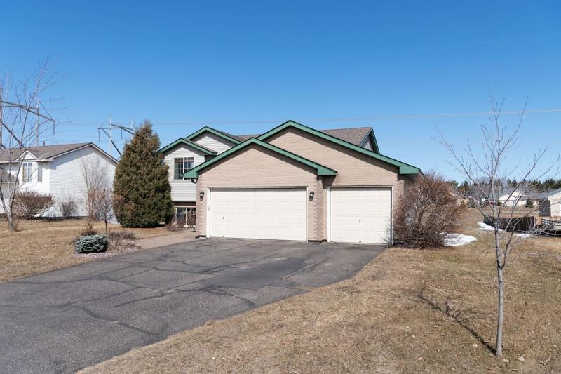 5633 Loon Dr, Big Lake, MN 55309