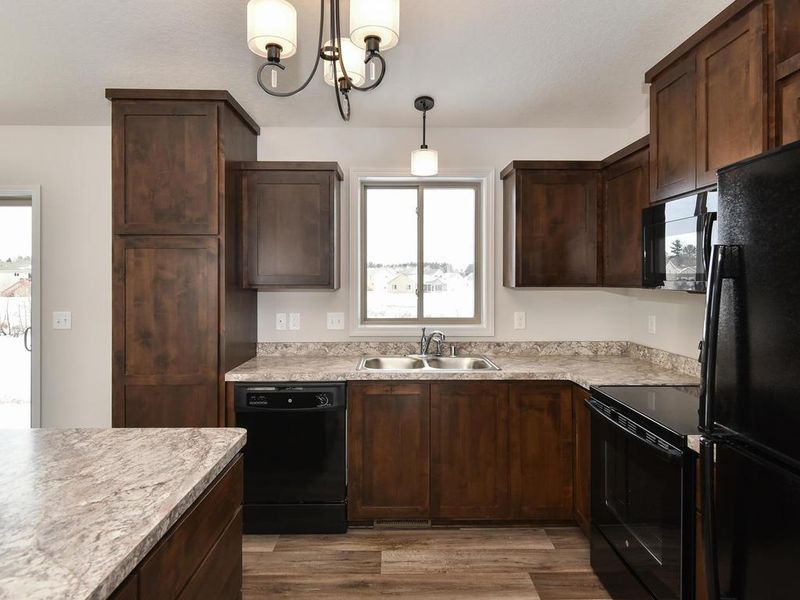 40211 Golden Way, North Branch, MN 55056
