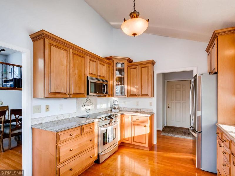 5313 Carolyn Ln, White Bear Lake, MN 55110