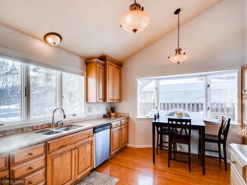 5313 Carolyn Ln, White Bear Lake, MN 55110