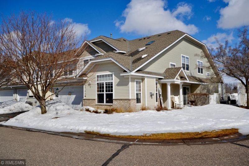 440 Hickory Ln N, Oakdale, MN 55128