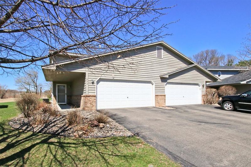 532 Oak Hill Cir, Chaska, MN 55318