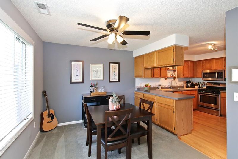 532 Oak Hill Cir, Chaska, MN 55318