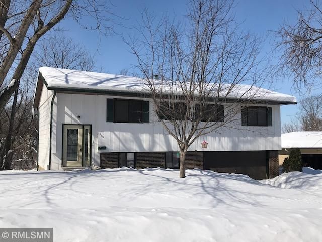 1560 Woodland Dr, Red Wing, MN 55066