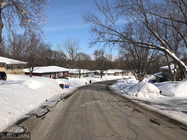 1560 Woodland Dr, Red Wing, MN 55066