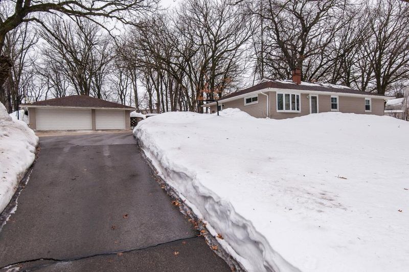 2922 Pinewood Rd SE, Rochester, MN 55904