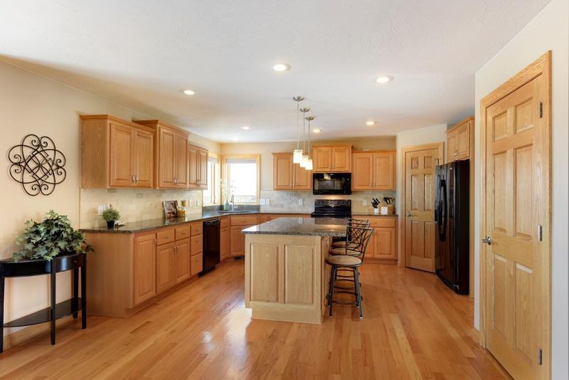 848 Stone Creek Dr, Jordan, MN 55352