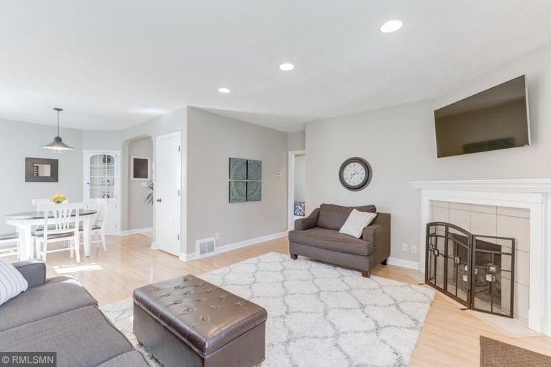 3809 Zenith Ave N, Robbinsdale, MN 55422