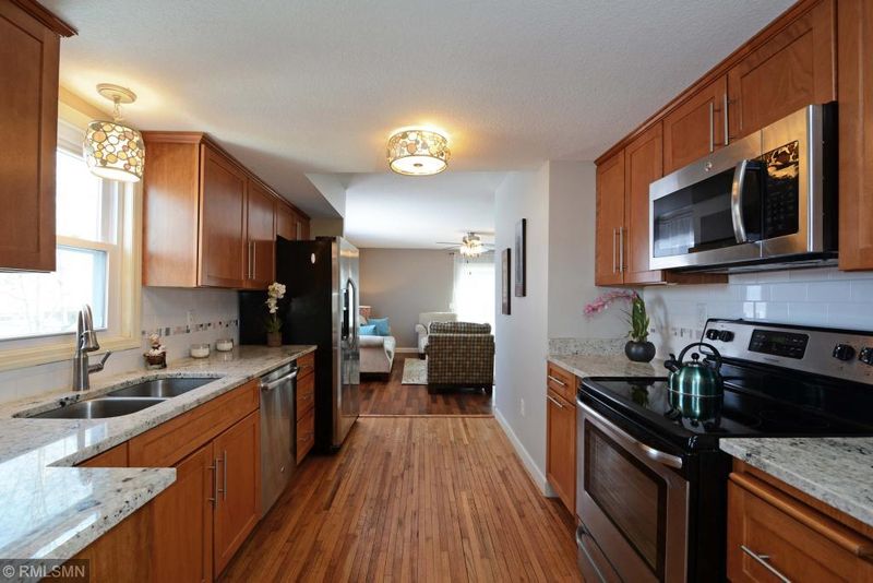 1676 Canary Ln, Mound, MN 55364
