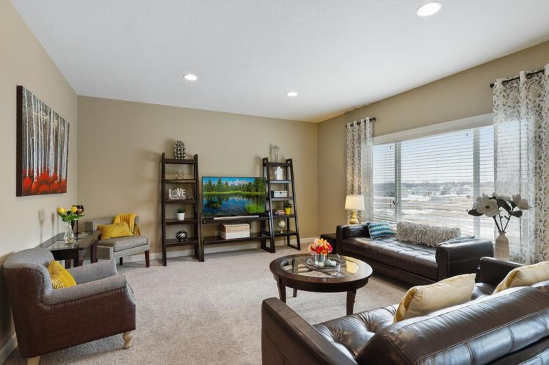 3808 White Rose Ave, Burnsville, MN 55337