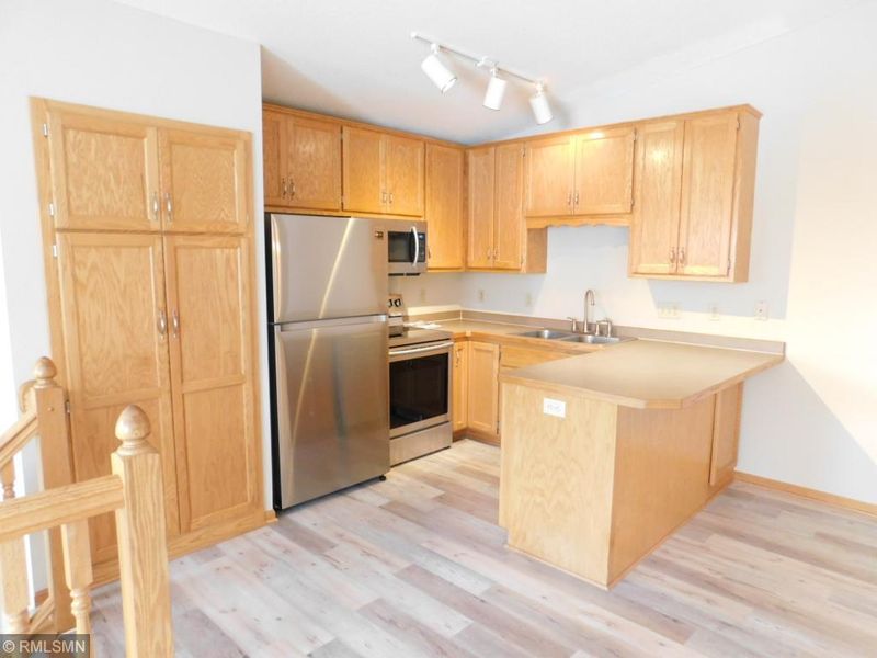 140 21st Ave SW, Cambridge, MN 55008