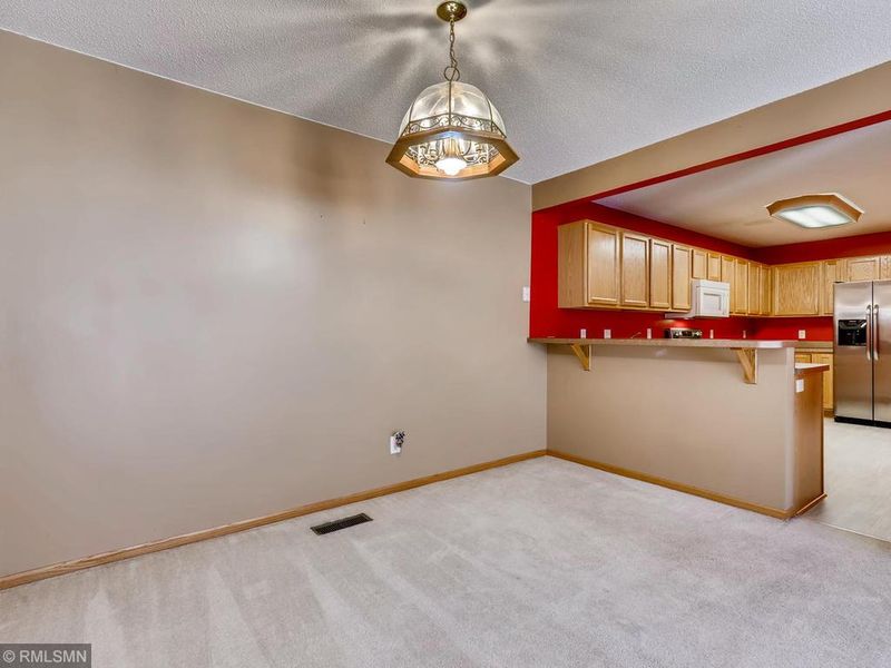 2263 Cascade Dr, Shakopee, MN 55379