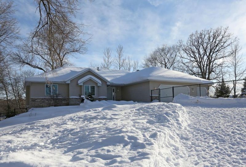 7585 Jennifer Ln E, Prior Lake, MN 55372