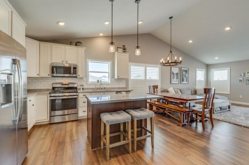 13889 Adelle Ave, Rosemount, MN 55068