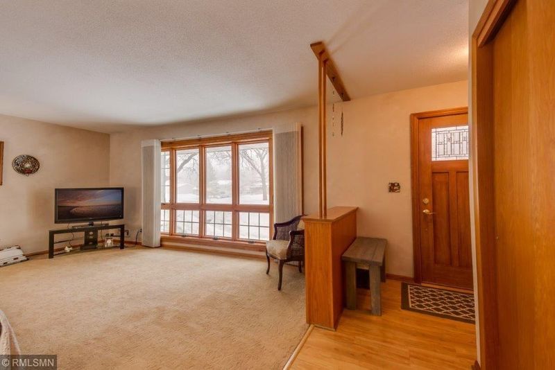 11817 Porter Dr, Champlin, MN 55316
