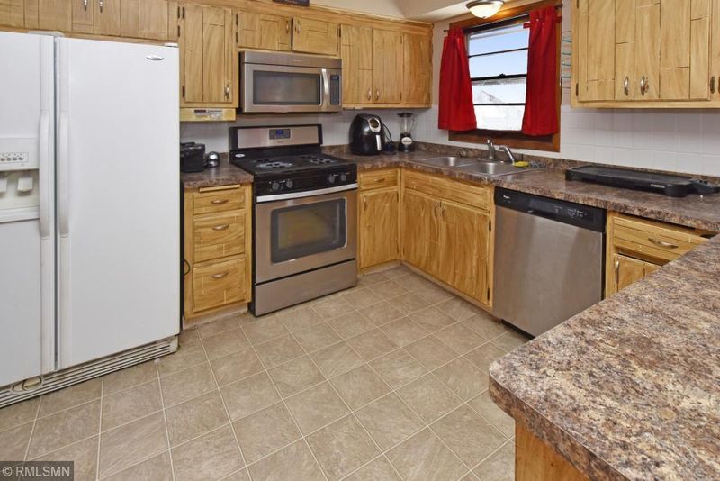 10371 Uplander St NW, Coon Rapids, MN 55433