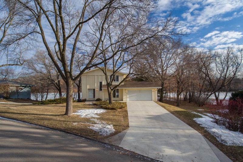 15532 Willowood Dr, Minnetonka, MN 55345